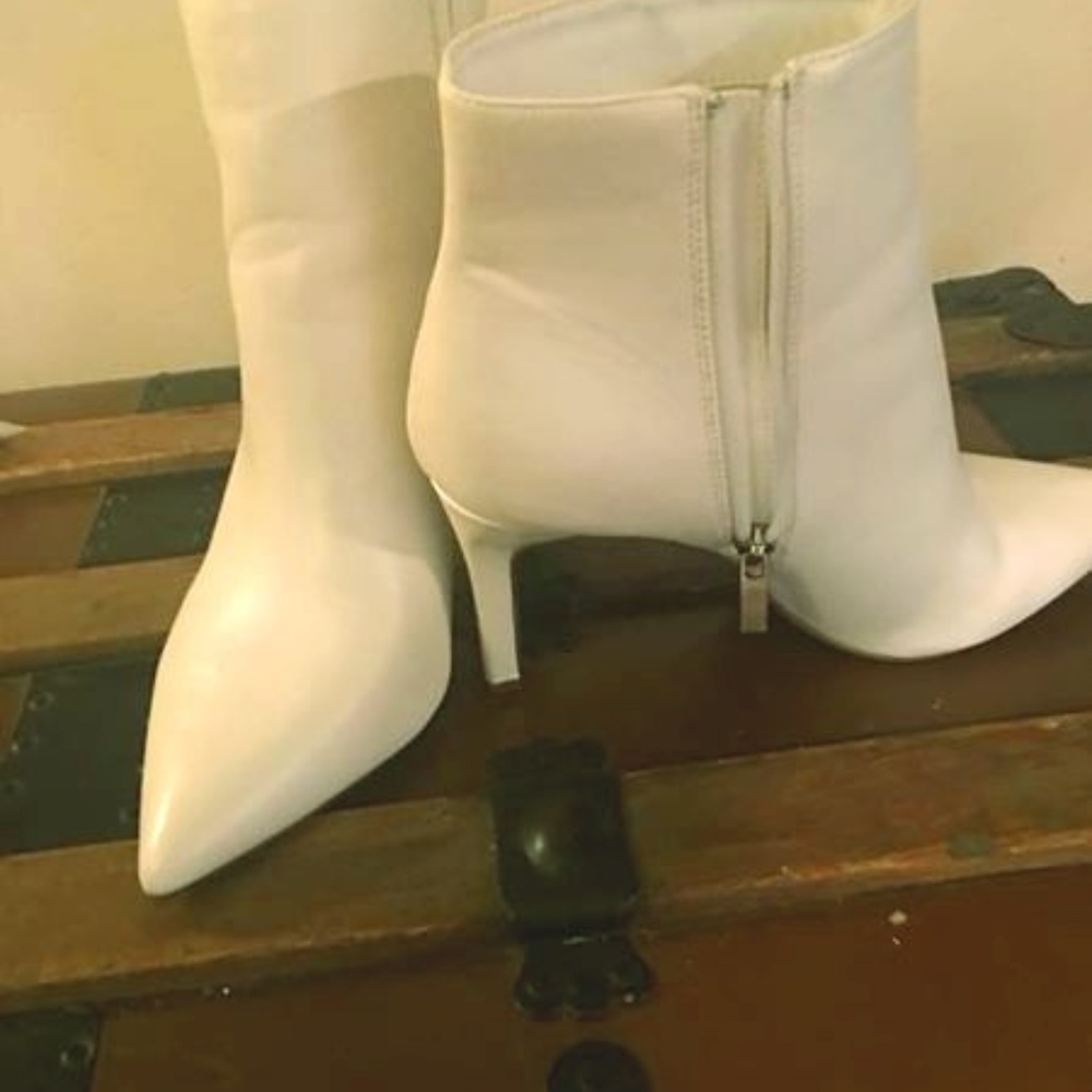 Forever 21 white hot boots